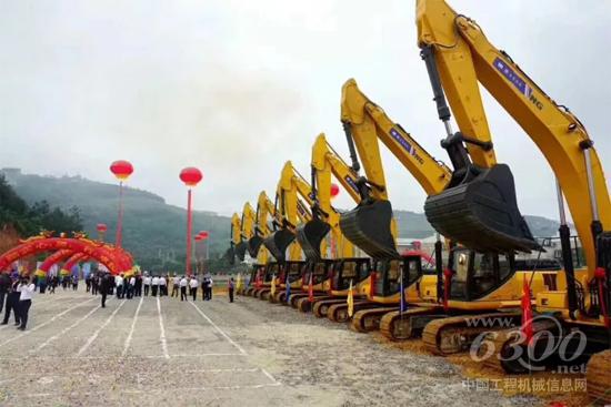 柳工挖掘機(jī)助力百色市隆林各族自治縣鶴東大道建設(shè)