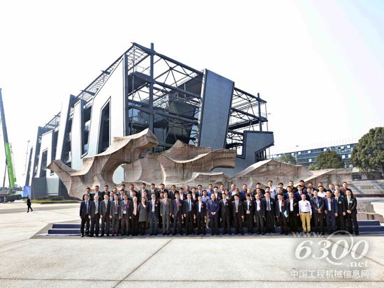 中聯(lián)重科客戶聯(lián)盟成員合影