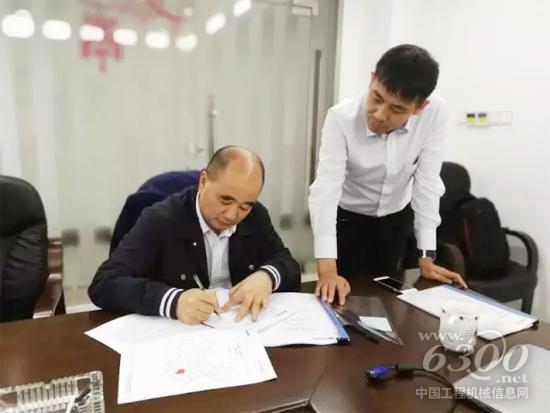 斯堪尼亞湖南銷售代理商湖南車商君達汽車銷售服務有限公司董事長李偉軍簽署代理協(xié)議