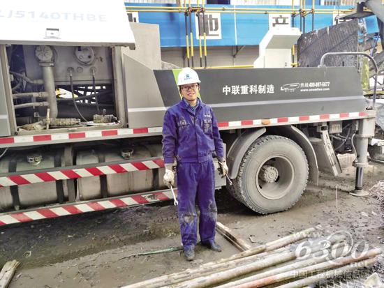 工作中的張健吾