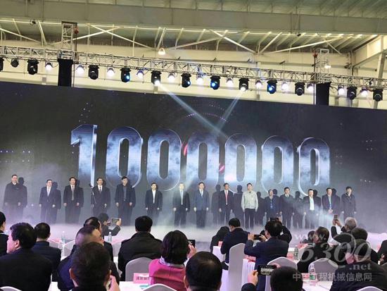 湖南省內(nèi)14家主要整車生產(chǎn)企業(yè)負(fù)責(zé)人共同啟動(dòng)下線