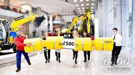 歡慶圣誕節(jié)！JCB 員工每人獲獎(jiǎng)500英鎊！