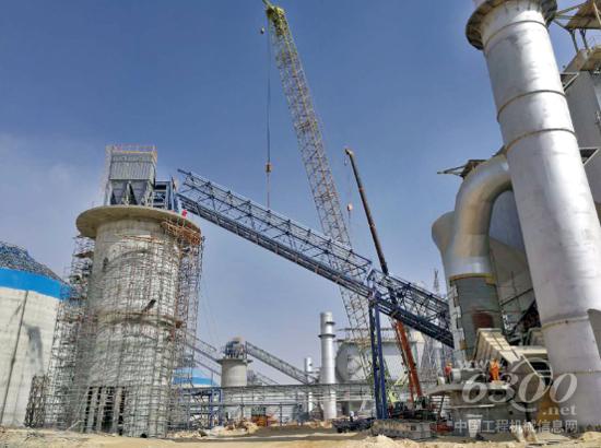 中聯(lián)重科QUY350履帶起重機(jī)在埃及GOE項(xiàng)目中施工