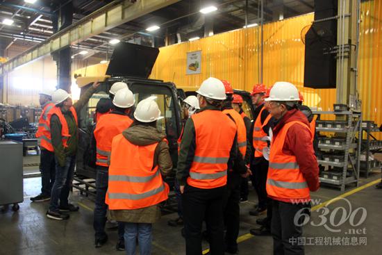 寬敞的駕駛室，座椅可180°放平，讓用戶們欣喜不已