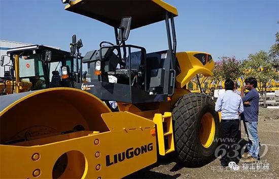 柳工壓路機(jī)