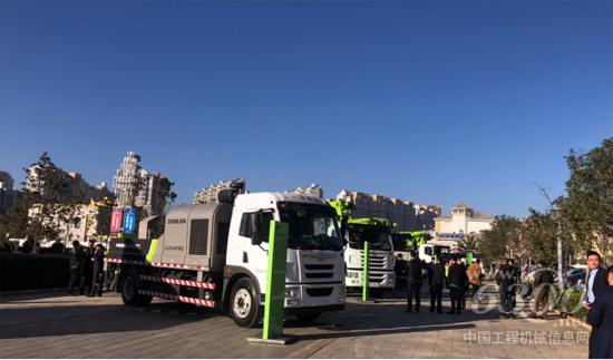 客戶參觀、體驗(yàn)中聯(lián)重科4.0產(chǎn)品