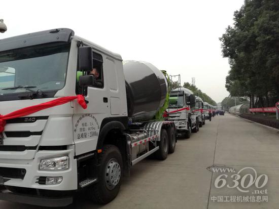 中聯(lián)重科攪拌車從沅江工業(yè)園出發(fā)