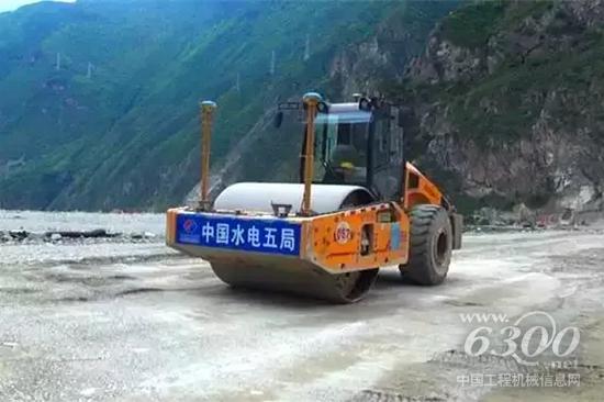 三一壓路機(jī)