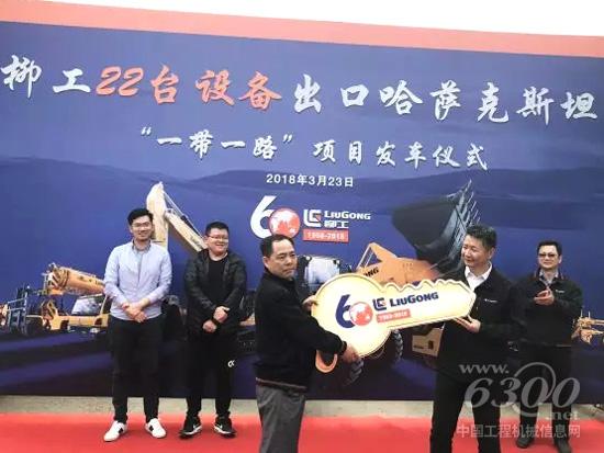 柳工22臺設備助力哈薩克斯建設