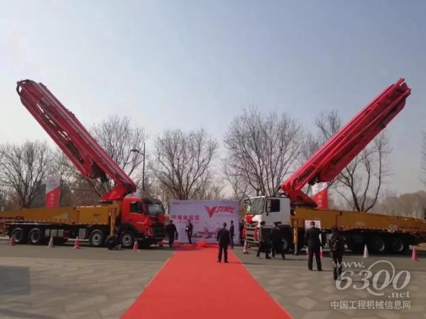 太原站，外場展區(qū)，我們的泵車霸氣的擺了個V字