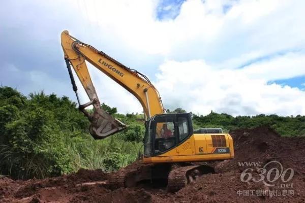 圖為922E土方基礎(chǔ)設(shè)施建設(shè)施工現(xiàn)場