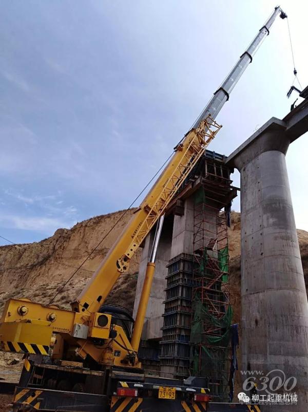 柳工起重機(jī)護(hù)航內(nèi)蒙鐵路建設(shè)