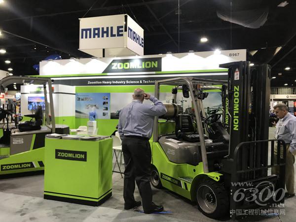 △LPG叉車吸引了眾多客戶駐足