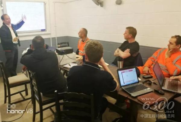 新一代E系列挖掘機(jī)的高級(jí)服務(wù)培訓(xùn)