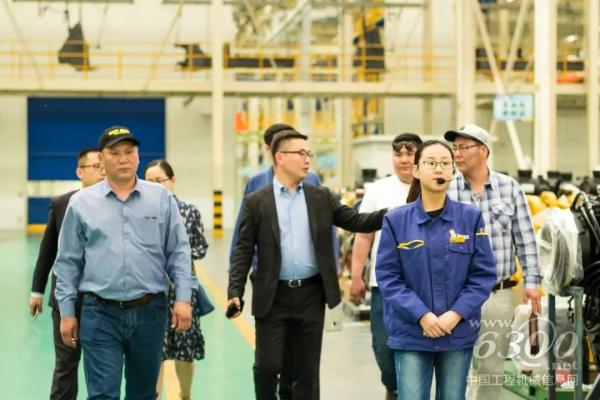 客戶參觀徐工大噸位裝載機(jī)制造基地，感受大國智造