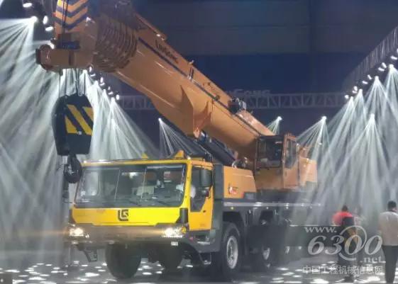 130噸TC 1300C7 <a href=http://product.d1cm.com/qichediao/ target=_blank>汽車(chē)起重機(jī)</a>