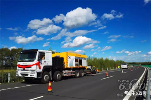 中交西筑NS9同步纖維磨耗層封層車