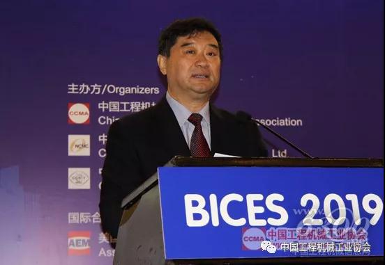 中國工程機(jī)械工業(yè)協(xié)會常務(wù)副會長兼秘書長蘇子孟