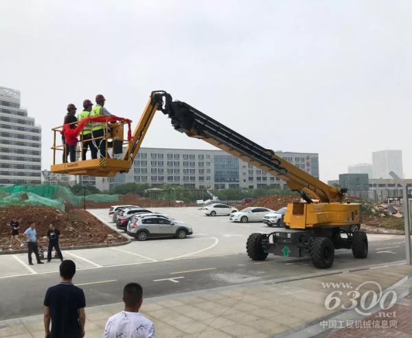 分享結(jié)束后，行業(yè)同仁紛紛到現(xiàn)場進行設(shè)備登高體驗