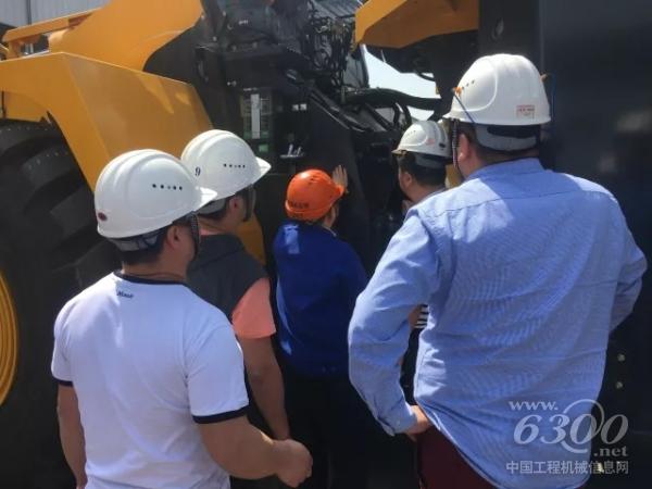 為客戶介紹兩臺(tái)設(shè)備的改進(jìn)情況