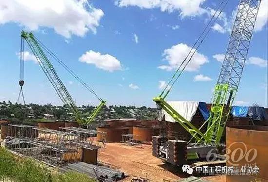 ZCC2600<a href=http://product.d1cm.com/lvdaidiao/ target=_blank>履帶起重機</a>助力肯尼亞蒙巴薩液化天然氣項目
