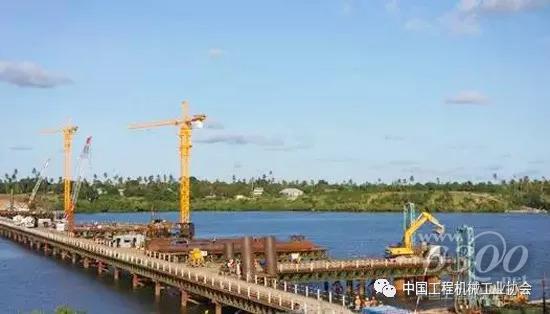 中聯(lián)重科助建坦桑尼亞基甘博尼大橋