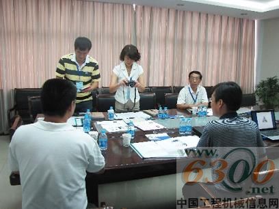 　　中國工程機械維修企業(yè)資質(zhì)認證專家到集團技術(shù)服務(wù)公司進行現(xiàn)場認證工作