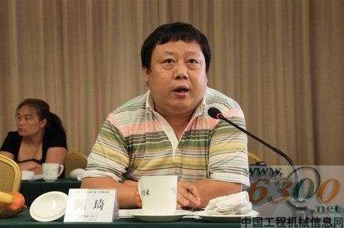 河南高遠(yuǎn)陳琦出席公路養(yǎng)護(hù)裝備開發(fā)工作座談會