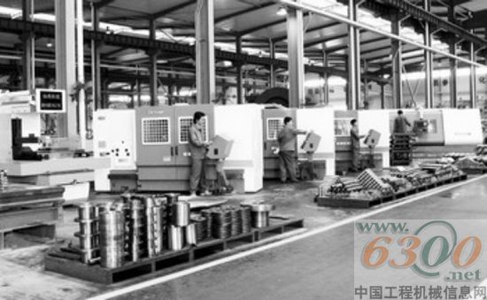 圖為江蘇牧羊集團(tuán)用高精度數(shù)控加工中心提高產(chǎn)品質(zhì)量