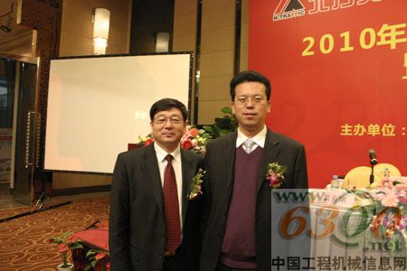2010年全國高空作業(yè)機(jī)械高層論壇暨新產(chǎn)品現(xiàn)場觀摩會(huì)