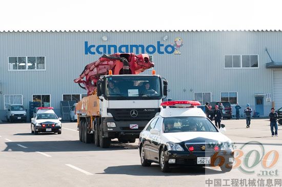 3月27日上午，泵車出發(fā)前往福島核電站