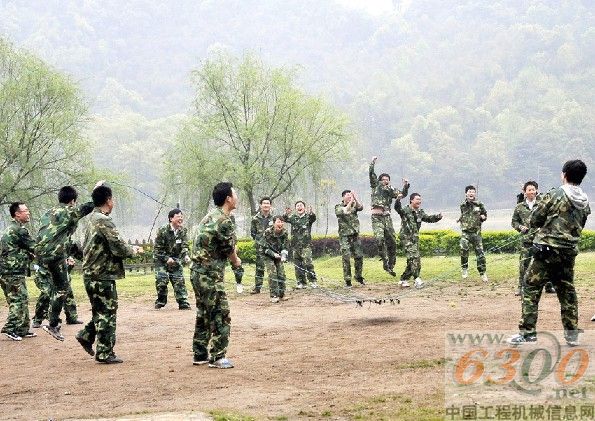 拓展訓(xùn)練放飛快樂