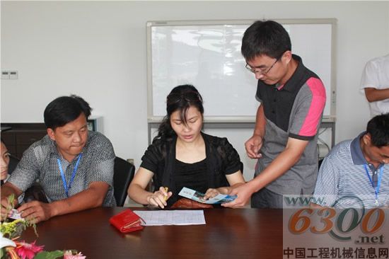 山重建機(jī),參觀