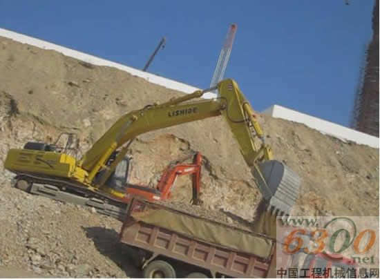 力士德 挖掘機(jī)