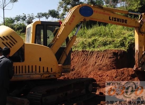 力士德,挖掘機