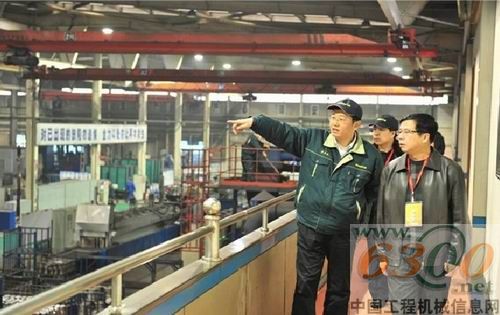 韓志軍參觀山推