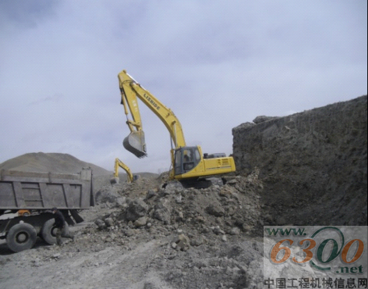 力士德挖掘機(jī)