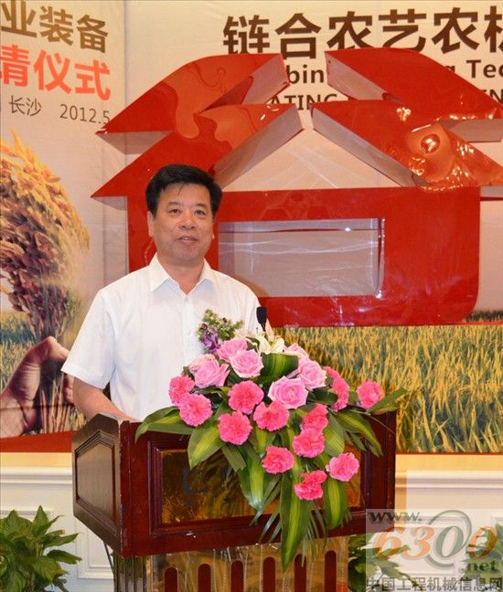 奇瑞重工總經(jīng)理王金富在儀式上致辭