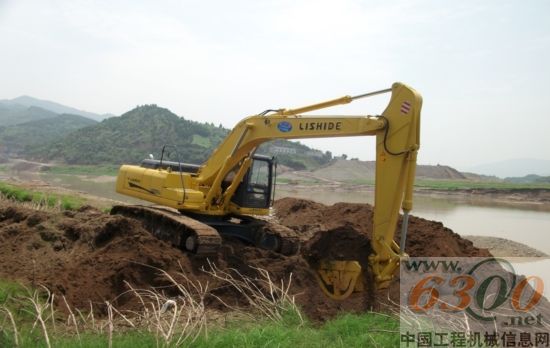 力士德 挖掘機(jī)
