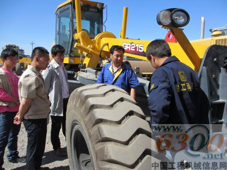 徐工筑路：將“服務(wù)經(jīng)”送至天山南北