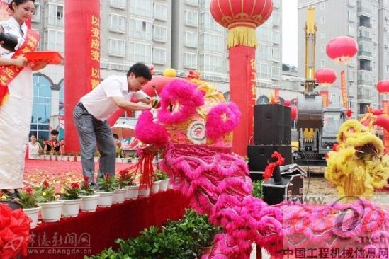 徐工,愛心捐贈 常德經(jīng)銷