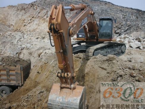 凱斯,挖掘機