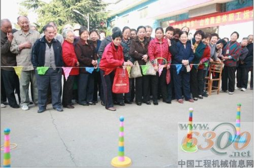 關(guān)注老人 山推關(guān)愛在行動(dòng)