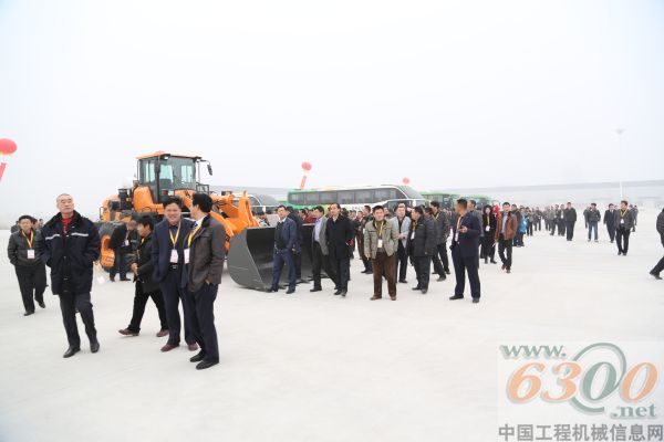 英軒重工濰坊地區(qū)裝載機產(chǎn)品推介會隆重舉行